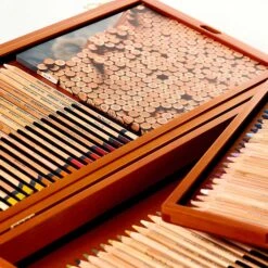 Derwent Lightfast Wooden Box Set Of 100 -ARTdiscount 2305693 Derwent Lightfast 100 Wooden Box Technical 3