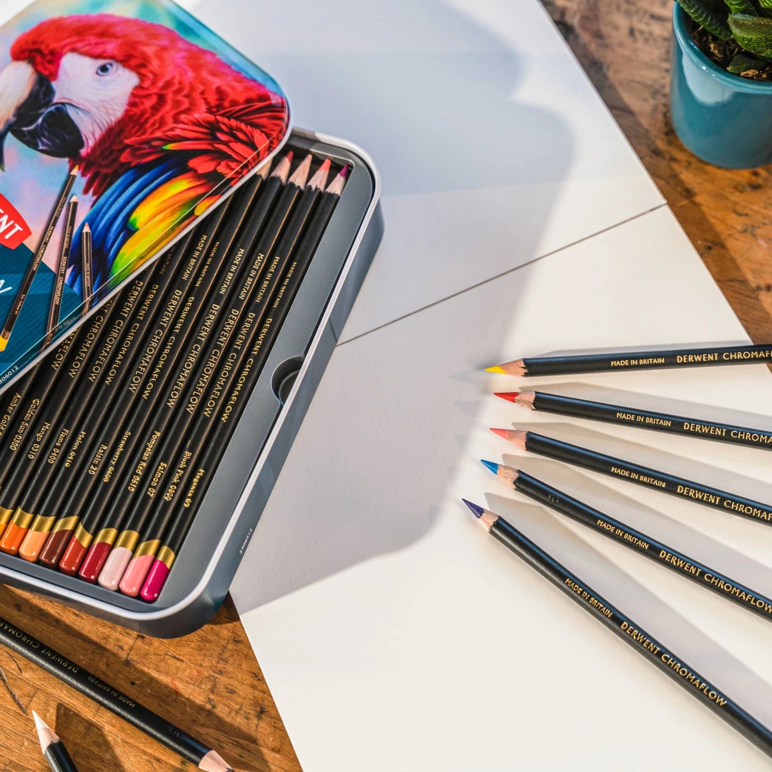 Derwent Chromaflow Pencils - Set Of 24 - FREE Set Of 2 Blender Pens 4 Derwent Chromaflow Pencils - Set Of 24 - FREE Set Of 2 Blender Pens - Image 4